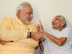modi-with-his-mother