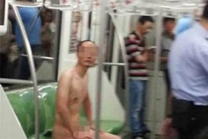 china-metro-train-nude
