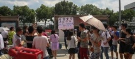 china-student-offers-to-rent-his-girlfriend-for-iphone
