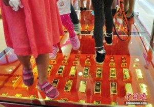 mall-in-china-paves-walkways-with-32-million-dollar-in-gold