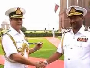 sri-lankan-navy-chief-receives-guard-of-honour-600